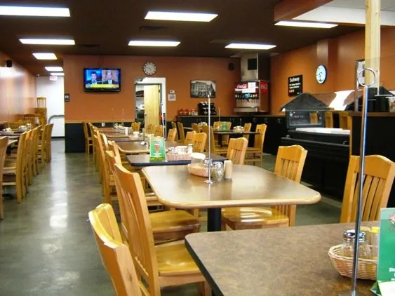Dining room at Randy's Pizza in RTP - NC Triangle Dining