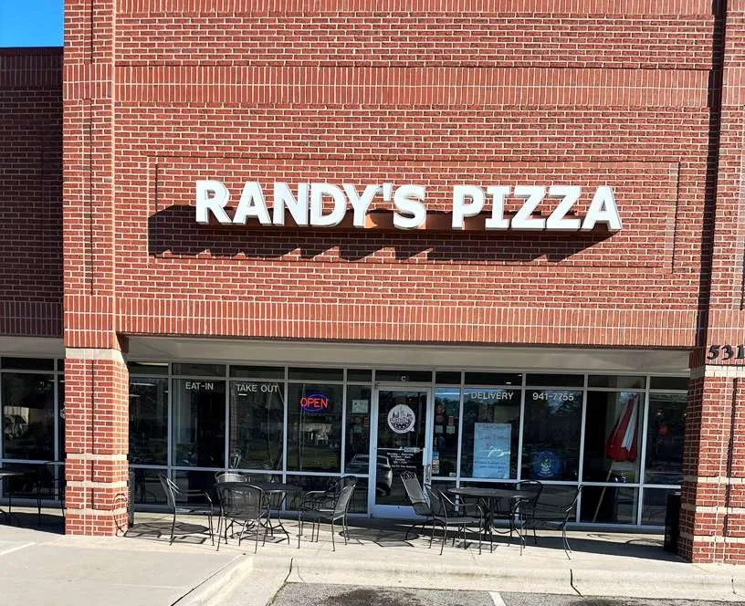 Front of Randy's Pizza in RTP - nctriangledining.com