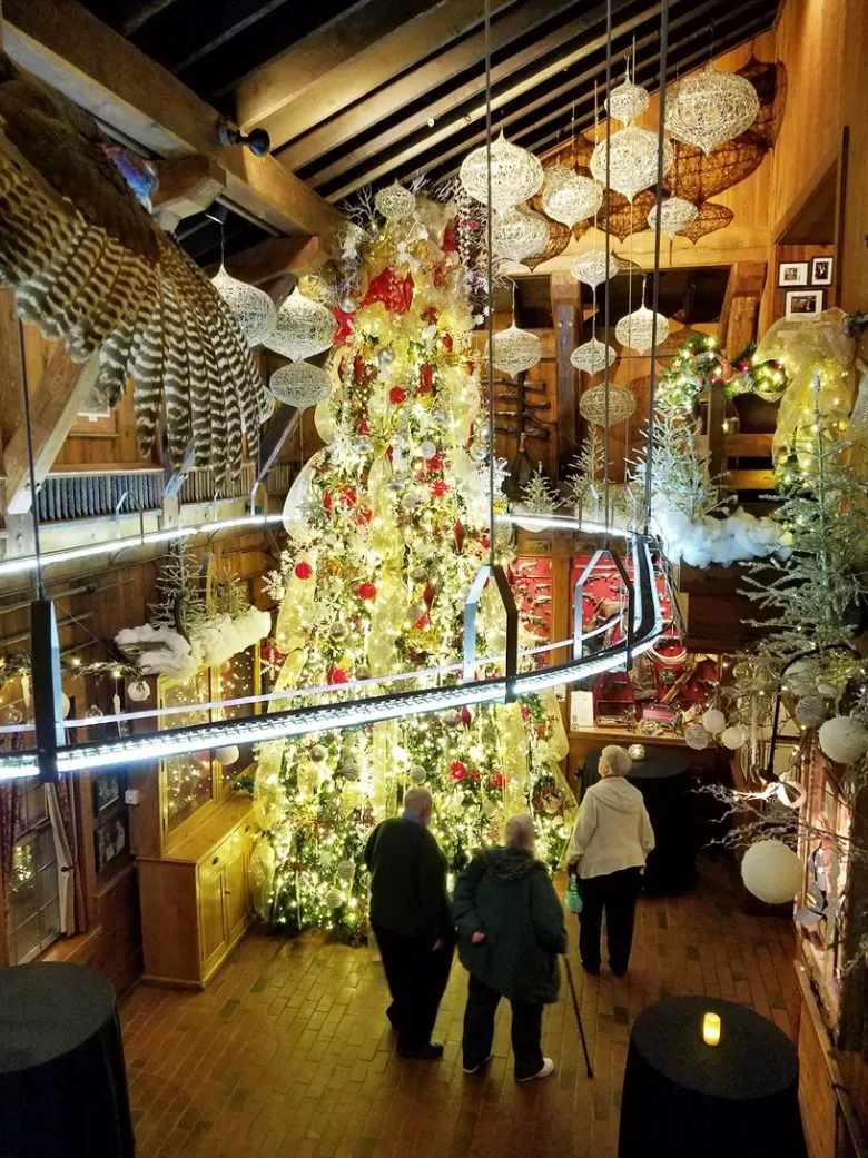 Beautiful Christmas tree at the Angus Barn in Raleigh - nctriangledining.com