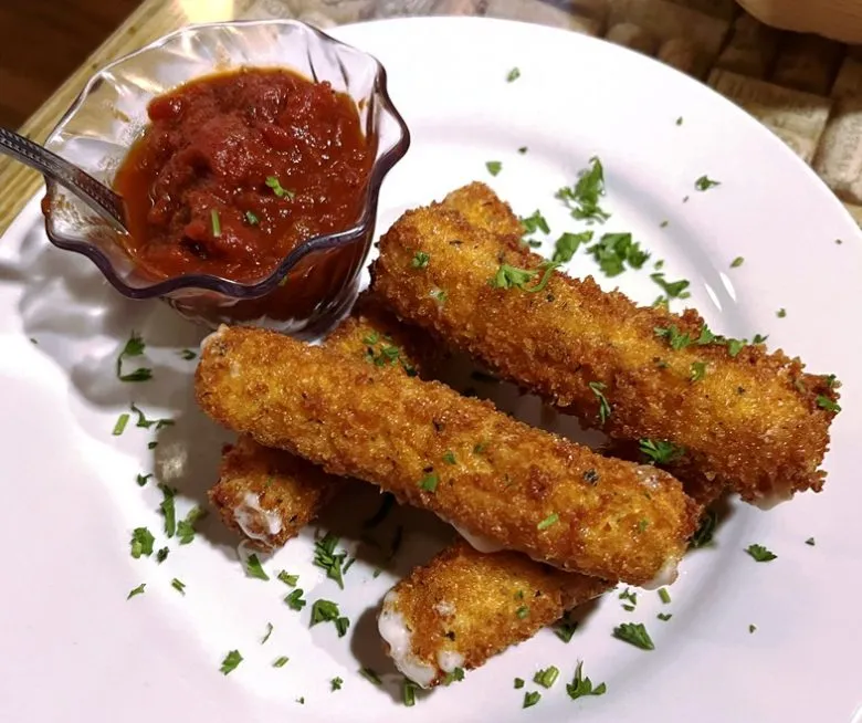 Fried mozzarella at Daniel's in Apex - nctriangledining.com