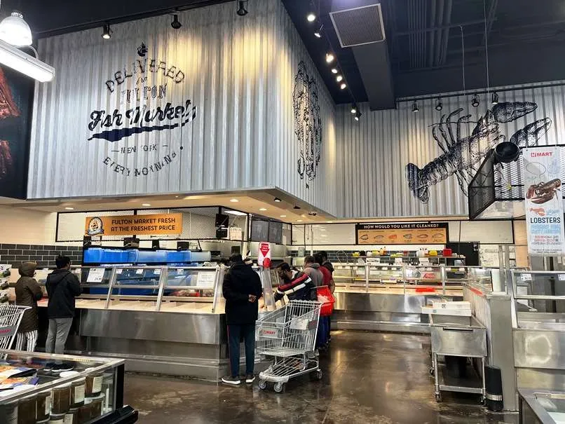 Seafood area at H Mart in Cary - nctriangledining.com