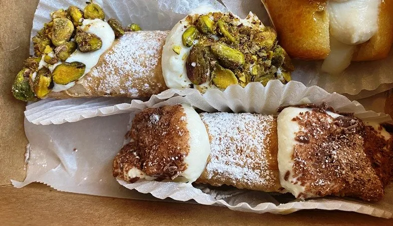 Cannoli at Utica Bakery in Apex - nctriangledining.com
