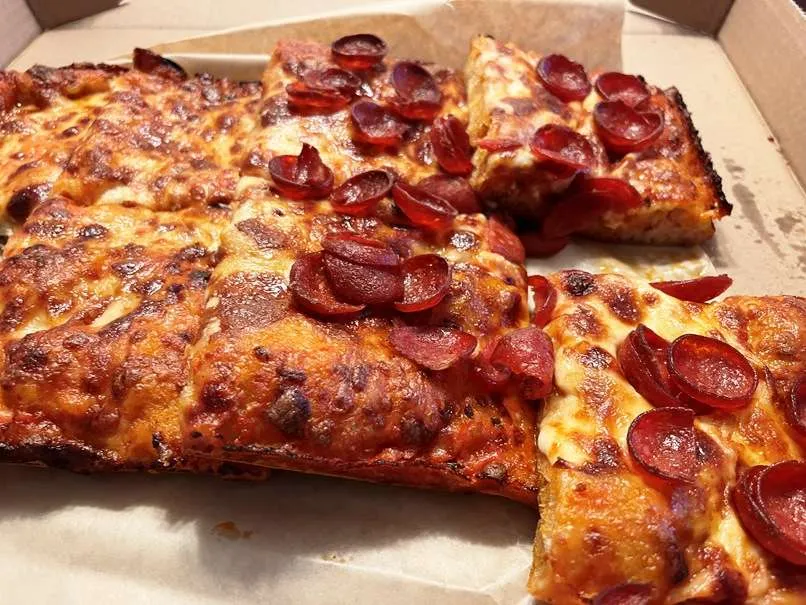 Whole pizza at Benchwarmers Bagels in Raleigh - nctriangledining.com
